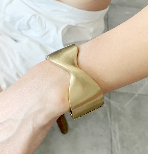 Cool Bow Metal Texture Open-ended Bracelet in Alloy